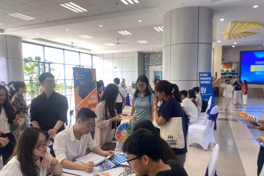 Điểm chuẩn Đại học Kinh tế Quốc dân năm 2026 cao nhất gần 29 điểm