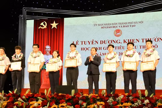 Hà Nội cam kết tạo điều kiện, chính sách và môi trường xứng đáng để nhà giáo toàn tâm, toàn sức với nghề