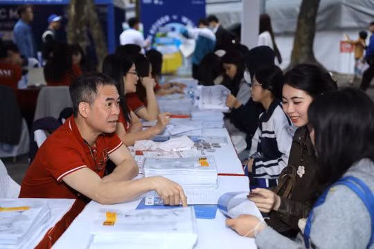 Thí sinh tại điểm thi THPT chuyên Tuyên Quang vẫn được đăng ký xét tuyển ĐH trong khi chờ kết luận điều tra
