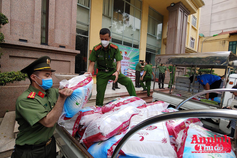 1.000 xuất lương thực sẽ được chuyển tận tay người dân trong hôm nay và ngày mai 15/8 1.000 xuất lương thực sẽ được chuyển tận tay người dân trong hôm nay và ngày mai 15/8