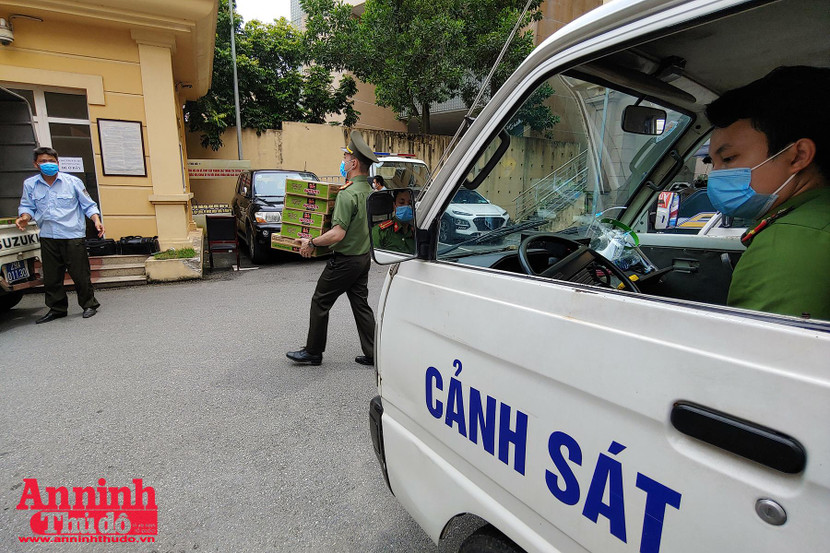 Công an các phường sẽ trực tiếp đến tận nơi trao cho các trường hợp khó khăn Công an các phường sẽ trực tiếp đến tận nơi trao cho các trường hợp khó khăn