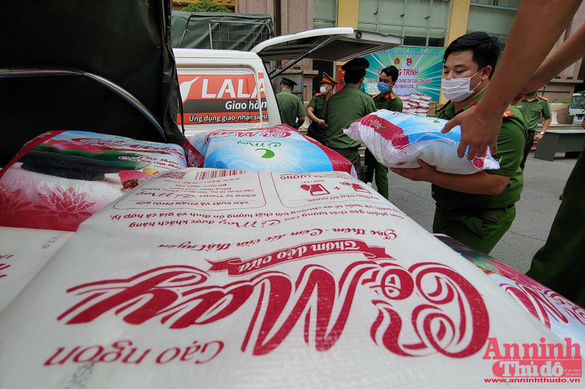 Chung tay giúp đỡ người khó khăn là truyền thống tốt đẹp của dân tộc... Chung tay giúp đỡ người khó khăn là truyền thống tốt đẹp của dân tộc...