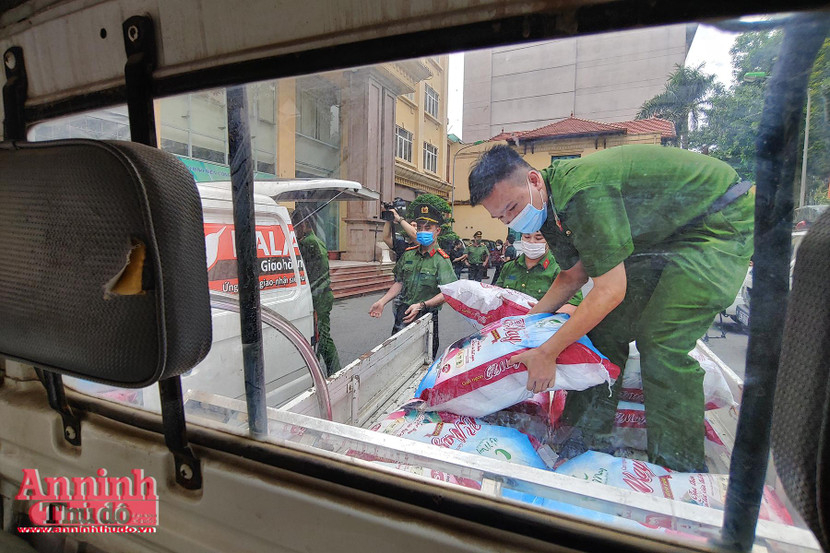 Các cán bộ chiến sỹ CATP đã và đang luôn nỗ lực phục vụ nhân dân hết mình Các cán bộ chiến sỹ CATP đã và đang luôn nỗ lực phục vụ nhân dân hết mình