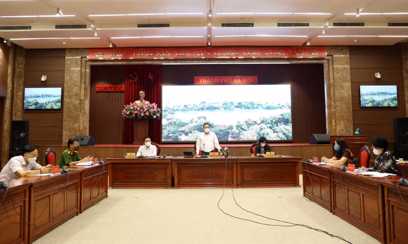 Phó Bí thư Thành ủy Nguyễn Văn Phong thông tin các vấn đề báo chí quan tâm