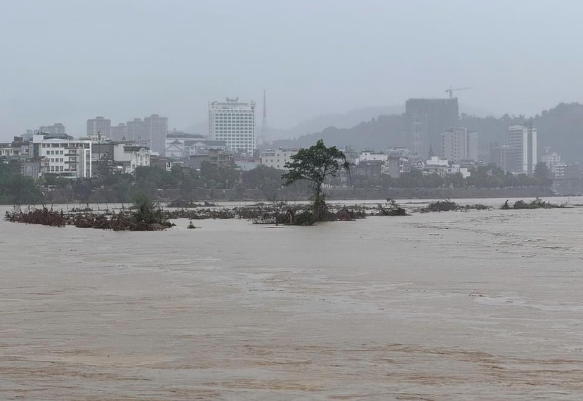 Nước sông Hồng tại Lào Cai tiếp tục dâng cao
