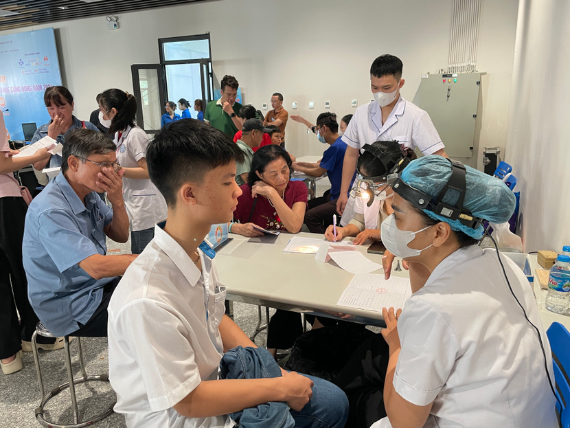 Khám sàng lọc bệnh cho thiếu nhi