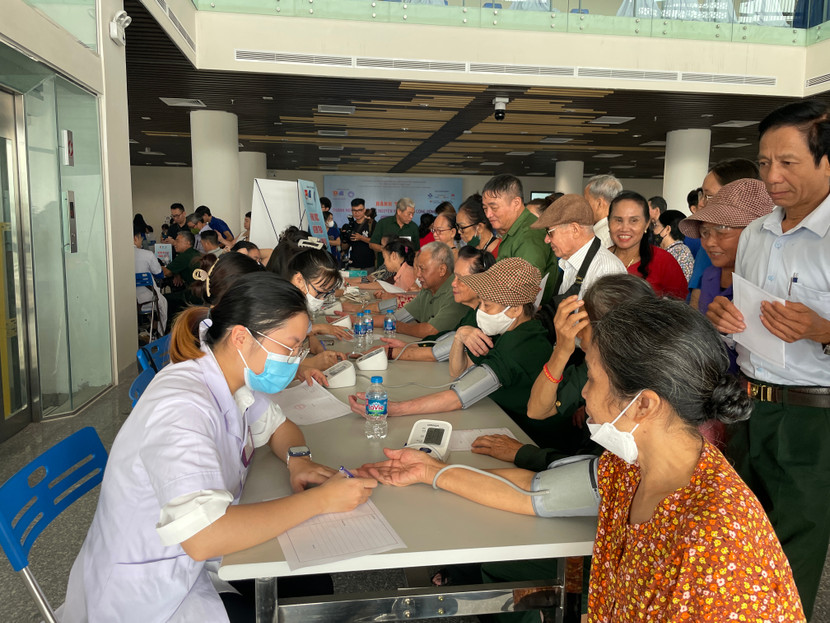 Khám sàng lọc các bệnh không lây nhiễm cho người dân