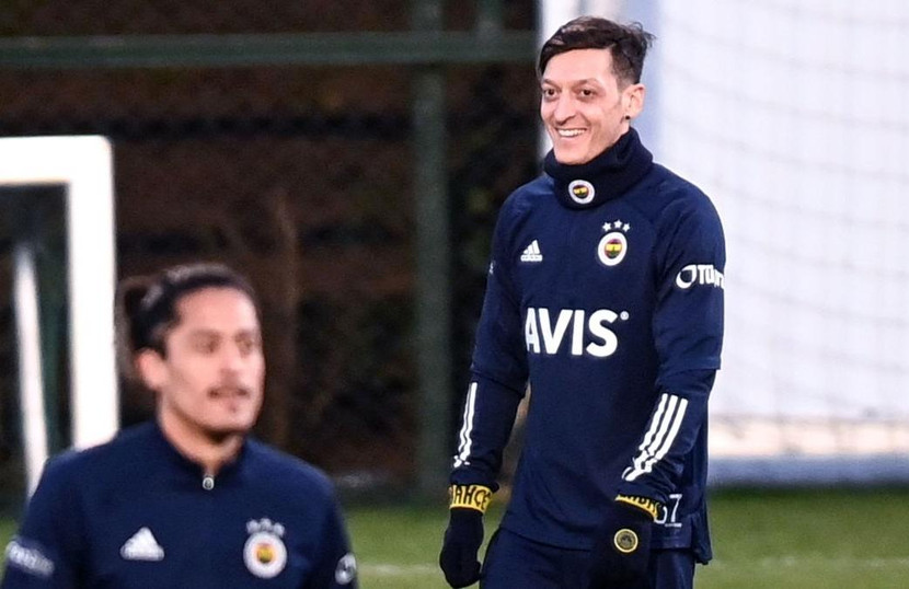 Ozil vui vẻ tại Fenerbahce Ozil vui vẻ tại Fenerbahce