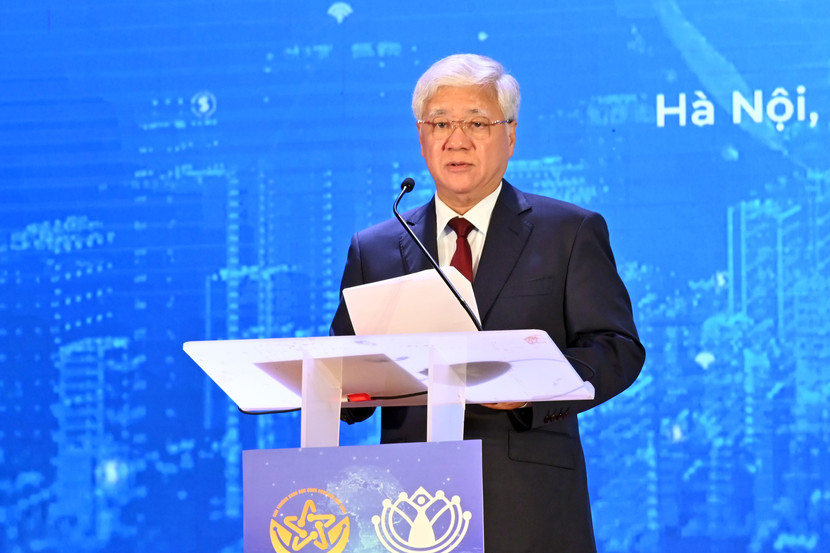 Ủy viên Bộ Chính trị, Bí thư Trung ương Đảng, Chủ tịch Ủy ban Trung ương MTTQ Việt Nam Đỗ Văn Chiến phát biểu chỉ đạo tại lễ trao giải