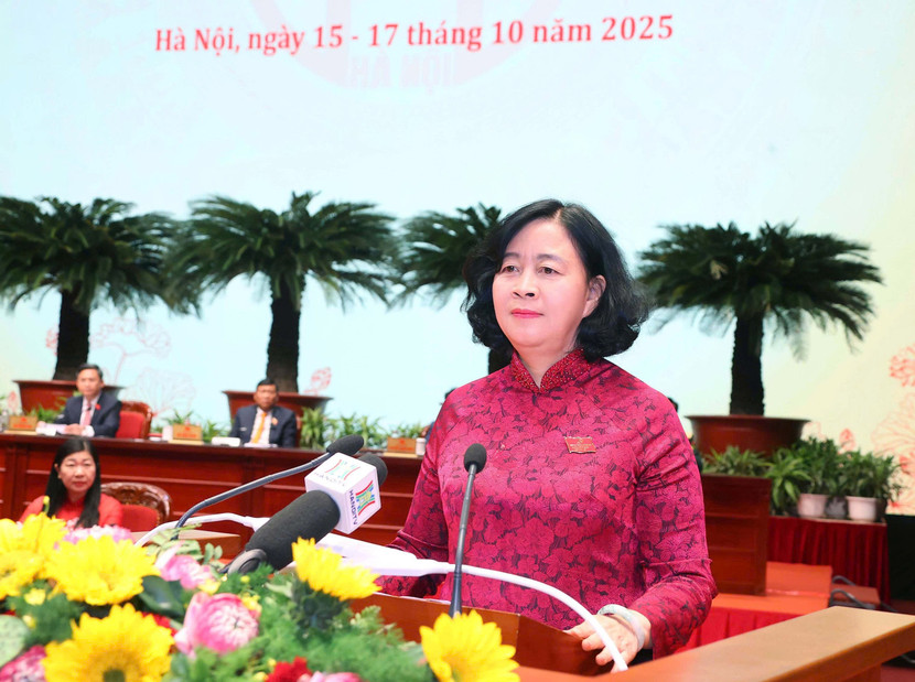 Đồng chí Bùi Thị Minh Hoài, Bí thư Thành ủy Hà Nội phát biểu tại phiên bế mạc Đồng chí Bùi Thị Minh Hoài, Bí thư Thành ủy Hà Nội phát biểu tại phiên bế mạc