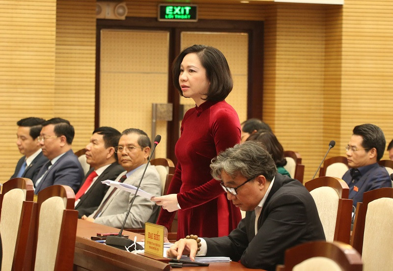 Giám đốc Sở Nội vụ Vũ Thu Hà trả lời tại phiên chất vấn Giám đốc Sở Nội vụ Vũ Thu Hà trả lời tại phiên chất vấn