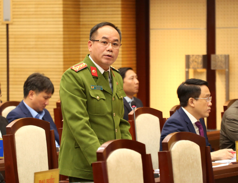 Đại tá Nguyễn Thanh Tùng, Phó Giám đốc CATP phát biểu tại phiên chất vấn Đại tá Nguyễn Thanh Tùng, Phó Giám đốc CATP phát biểu tại phiên chất vấn