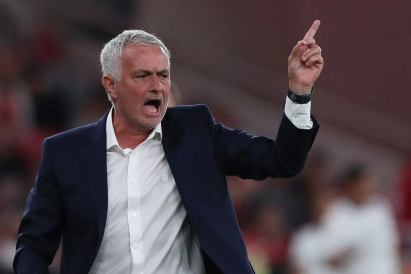 HLV Mourinho trong lần trở lại sân Stamford Bridge rạng sáng 1-10, giờ Hà Nội