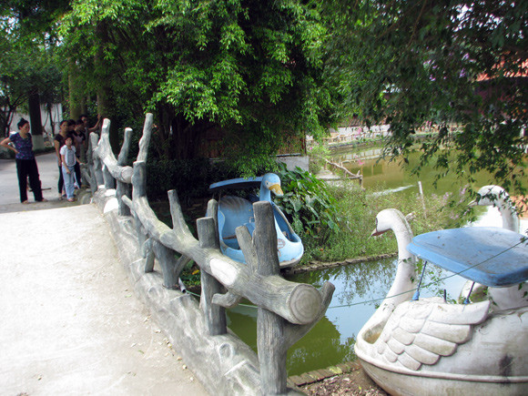 Hai chị em trốn học vào công viên chơi bị chết đuối ảnh 1