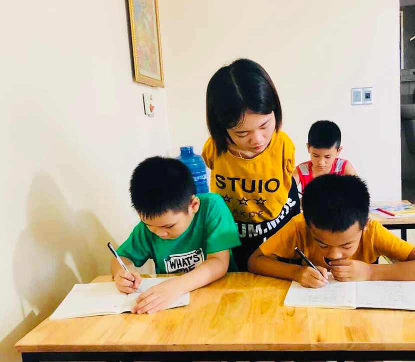 "Cô giáo không tay" Lê Thị Thắm "Cô giáo không tay" Lê Thị Thắm