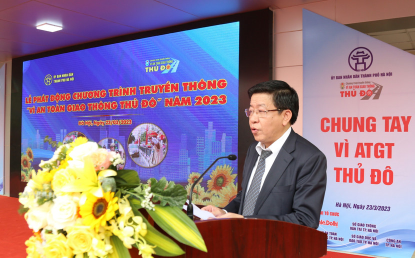 Phó Chủ tịch UBND TP Dương Đức Tuấn yêu cầu bền bỉ truyền thông an toàn giao thông tới học sinh, sinh viên Phó Chủ tịch UBND TP Dương Đức Tuấn yêu cầu bền bỉ truyền thông an toàn giao thông tới học sinh, sinh viên