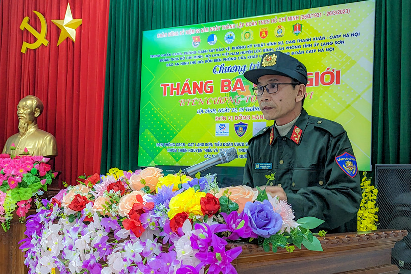 Thượng tá Đoàn Ngọc Hưng, Trung đoàn trưởng Trung đoàn CSCĐ – CATP Hà Nội, xúc động chia sẻ: “Hành trình “Tháng Ba biên giới – Biên cương Tổ quốc tôi” hôm nay chính là để phần nào tri ân những hi sinh thầm lặng, đầy vinh quang của những người lính biên phòng"