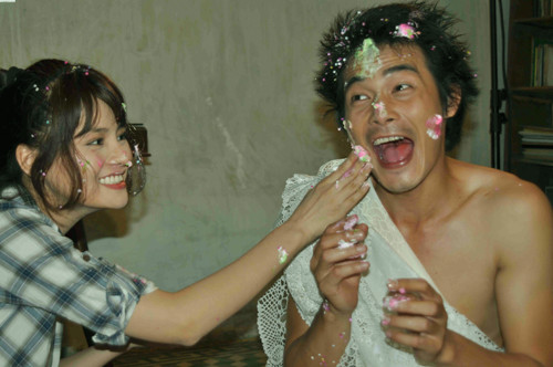 Ngọc Ngoan hóa thân thành anh chàng ăn mày bị tâm thần theo chu kỳ