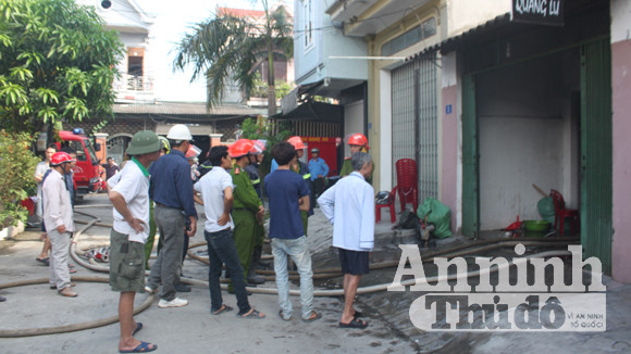 “Bà hoả” thiêu rụi cửa hàng sắp khai trương ảnh 2 “Bà hoả” thiêu rụi cửa hàng sắp khai trương ảnh 2