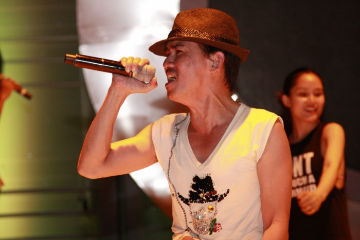 Vy Oanh "làm xấu" thành nhạc sĩ Trịnh Công Sơn, Vương Khang bốc lửa thành Yến Trang ảnh 2