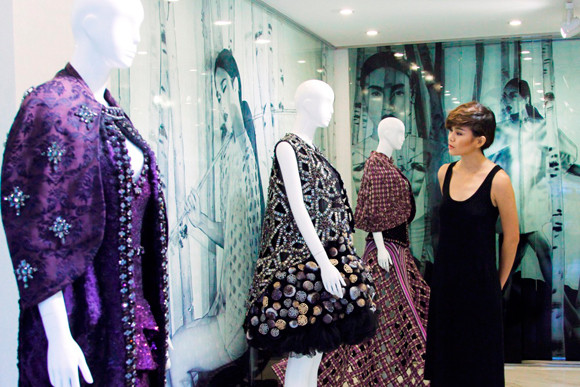 Mâu Thanh Thủy quyến rũ kỳ lạ trong trang phục "nước" ảnh 5