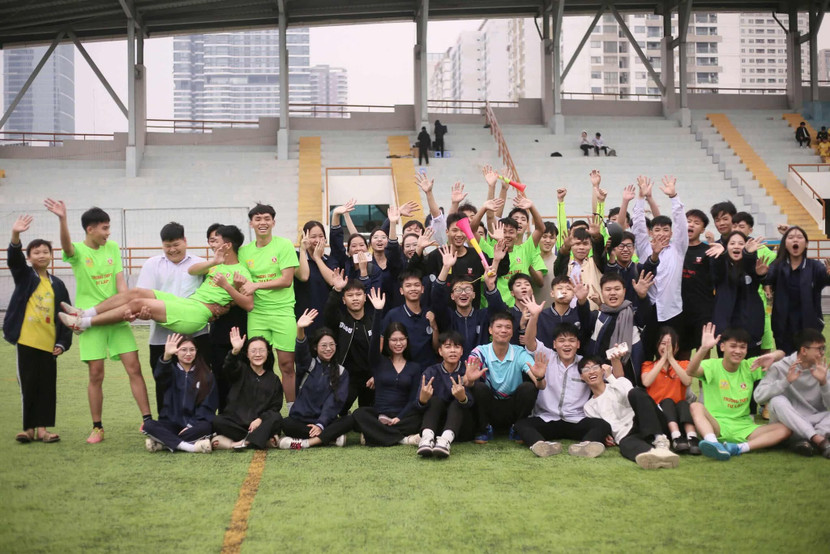 THPT Tự Lập mừng tấm vé vào vòng 1/8 THPT Tự Lập mừng tấm vé vào vòng 1/8