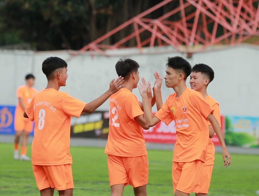 THPT Lê Văn Thiêm có duyên gặp các đội bóng thuộc Hà Tây cũ