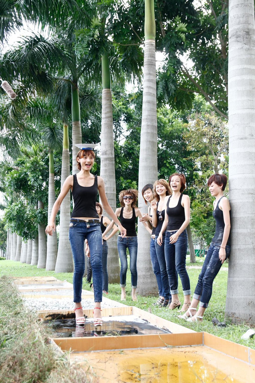 Lê Thị Thúy bị gọi là "Chân dài phản cảm", "Chân dài giả tạo"