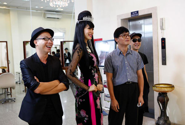 Hình ảnh thường thấy của "Bộ tứ quyền lực" "Bộ tứ quyền lực" trong diện mạo mới Nhiều khán giả liên tưởng bộ tóc của giám khảo Xuân Lan và thí sinh Lê Thị Phương