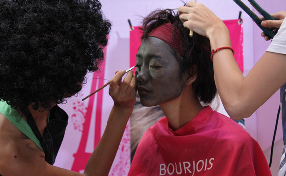 Với khuôn mặt Búp bê châu Phi, Trà My bị khán giả gọi là con ma Với khuôn mặt Búp bê châu Phi, Trà My bị khán giả gọi là con ma