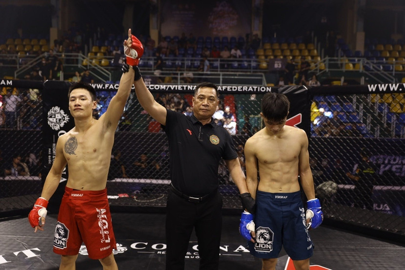 Huy Hoàng thắng ngược trước Thành Đô Huy Hoàng thắng ngược trước Thành Đô