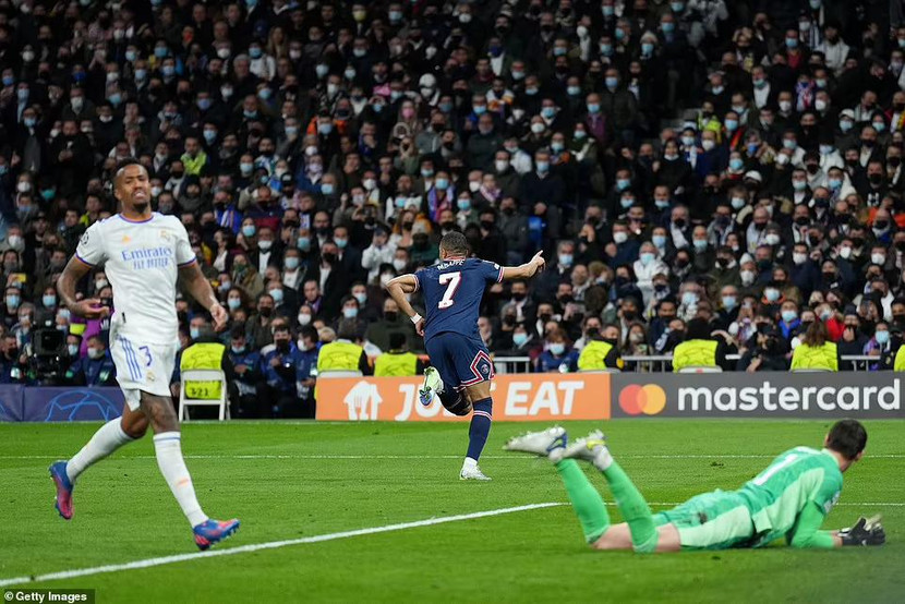 Mbappe đưa PSG vươn lên dẫn trước