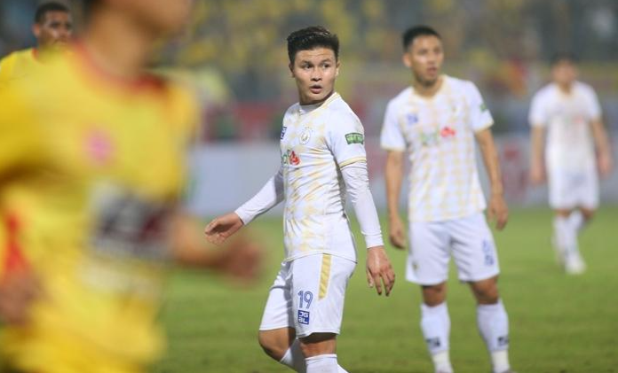 Quang Hải bị chê thừa cân, khó sang châu Âu chơi bóng Quang Hải bị chê thừa cân, khó sang châu Âu chơi bóng