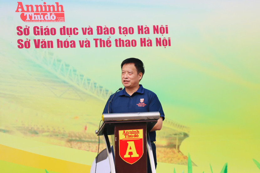 Ông Nguyễn Thanh Bình - Trưởng Ban Biên tập An ninh Thủ đô - Trưởng BTC giải phát biểu khai mạc giải (Ảnh: Thuần Thư) Ông Nguyễn Thanh Bình - Trưởng Ban Biên tập An ninh Thủ đô - Trưởng BTC giải phát biểu khai mạc giải (Ảnh: Thuần Thư)