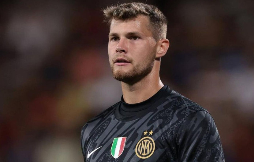 Thủ môn Josep Martinez