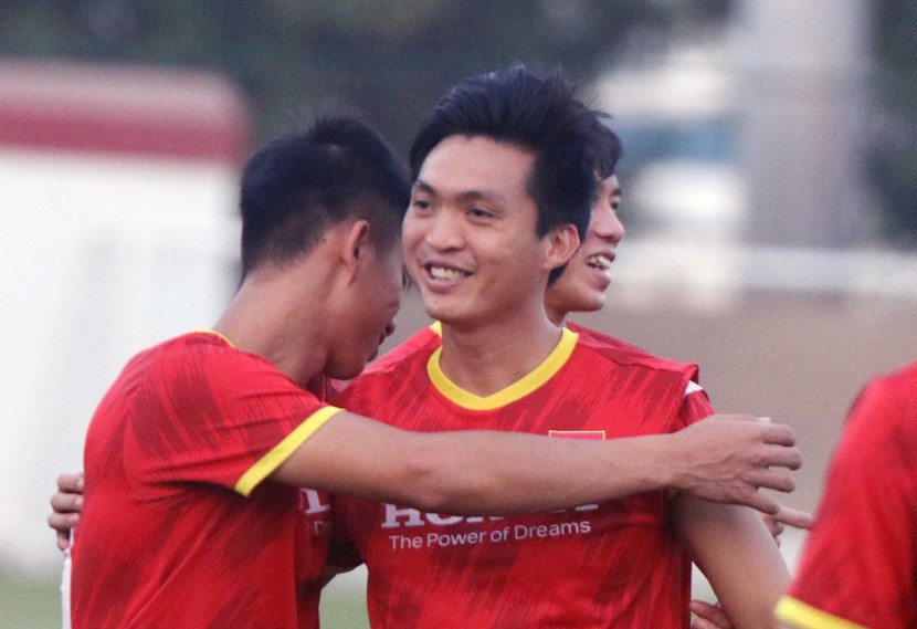 Tuấn Anh tươi cười trở lại trong buổi tập của ĐT Việt Nam (Ảnh: VFF) Tuấn Anh tươi cười trở lại trong buổi tập của ĐT Việt Nam (Ảnh: VFF)