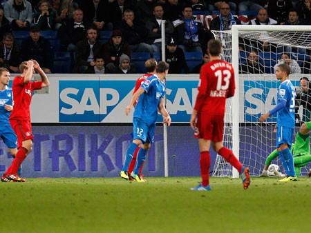 Kỳ dị bàn thắng "ma" của Leverkusen ảnh 2