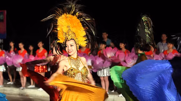 Carnaval Hạ Long 2014 rực rỡ sắc màu ảnh 1