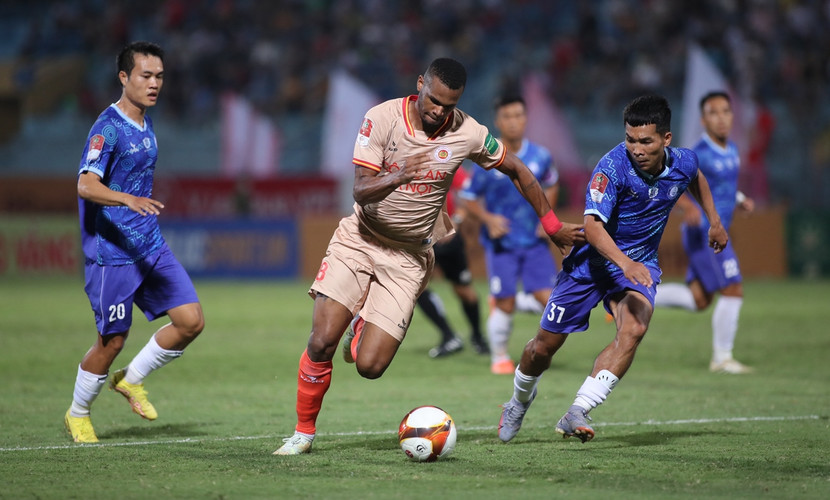 CLB Công an Hà Nội gặp nhiều khó khăn trước đội khách CLB Công an Hà Nội gặp nhiều khó khăn trước đội khách