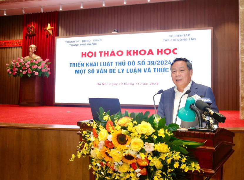 Phó Bí thư Thường trực Thành ủy Nguyễn Văn Phong phát biểu tại hội thảo