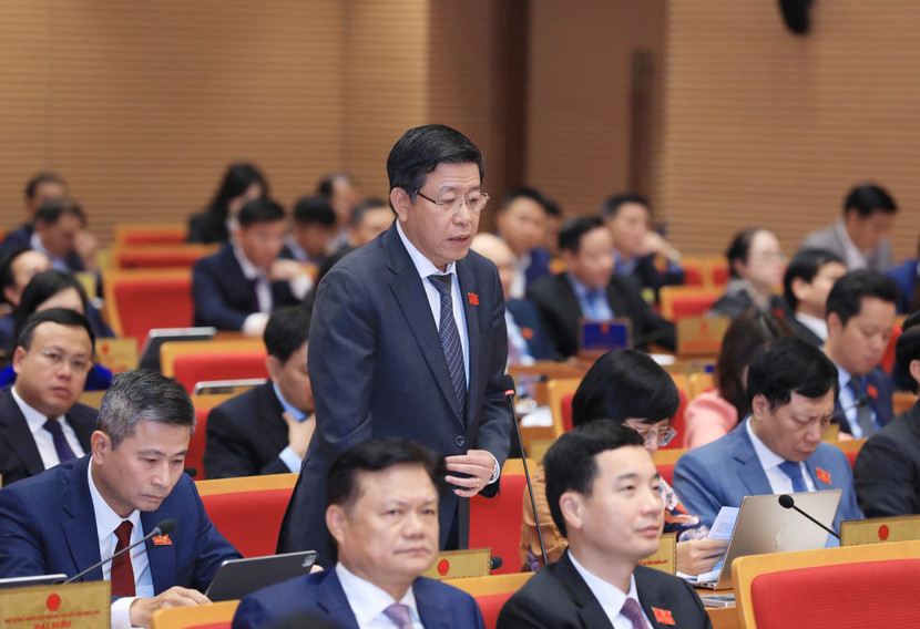 Phó Chủ tịch UBND TP Dương Đức Tuấn cam kết sẽ giải phóng mặt bằng xong dự án đường trục phía Nam vào quý II/2025. Phó Chủ tịch UBND TP Dương Đức Tuấn cam kết sẽ giải phóng mặt bằng xong dự án đường trục phía Nam vào quý II/2025.