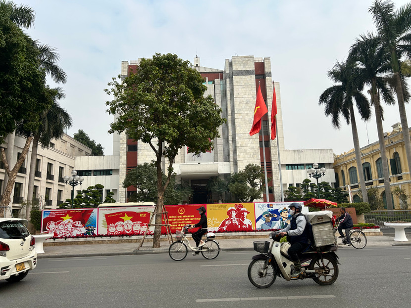 Hà Nội lên phương án tinh gọn còn 18 sở và cơ quan tương đương, các quận huyện thị xã còn 11 phòng chuyên môn. Hà Nội lên phương án tinh gọn còn 18 sở và cơ quan tương đương, các quận huyện thị xã còn 11 phòng chuyên môn.