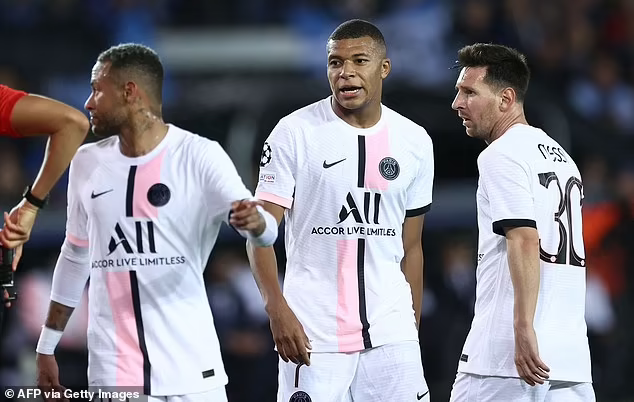 Messi, Neymar và Mbappe lần đầu sát cánh bên nhau