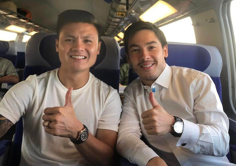 Quang Hải và nhà môi giới Phi Hung Ta Van (Ảnh: Nguyễn Đắc Văn)