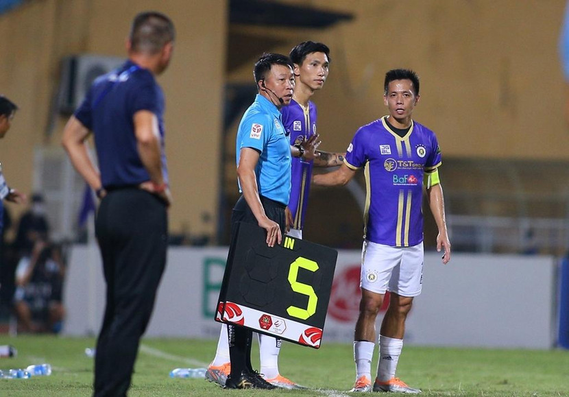 Đoàn Văn Hậu chính thức trở lại sân cỏ Đoàn Văn Hậu chính thức trở lại sân cỏ