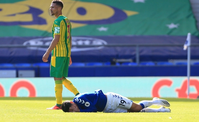 Thẻ đỏ cho Gibbs là xứng đáng