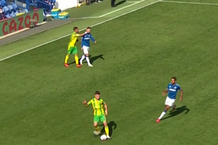 Tình huống Gibbs có hành vi phi thể thao với James