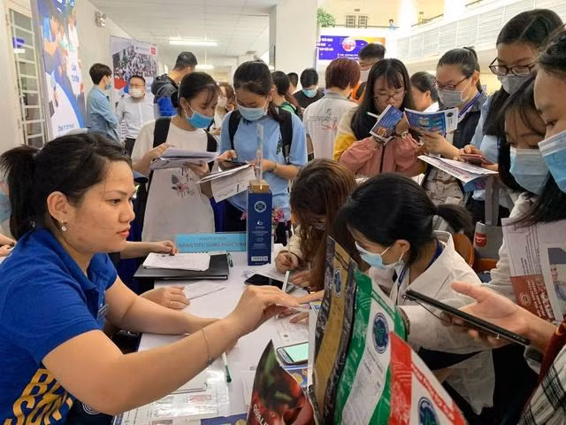 Lương tối thiểu theo giờ được đề xuất từ 15.600 - 22.500 đồng