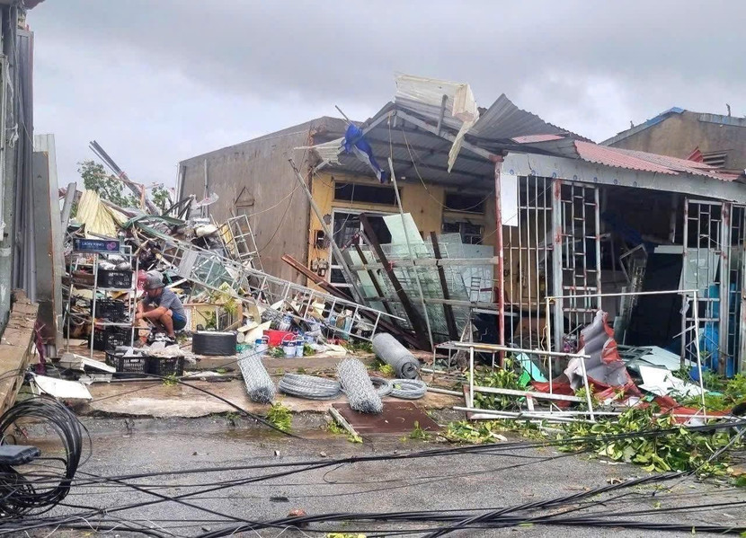 Bão số 10 và mưa sau bão khiến nhà cửa bị thiệt hại tại Ninh Bình Bão số 10 và mưa sau bão khiến nhà cửa bị thiệt hại tại Ninh Bình