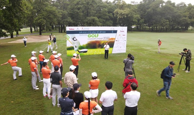 Quang cảnh lễ khai mạc Tiền Phong Golf Championship 2020